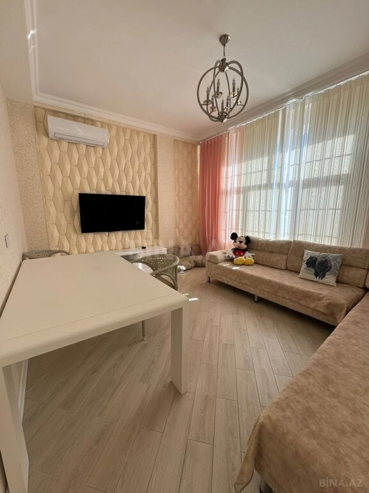Satılır 5 otaqlı mənzil 234 m²