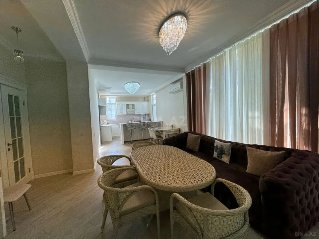 Satılır 5 otaqlı mənzil 234 m²