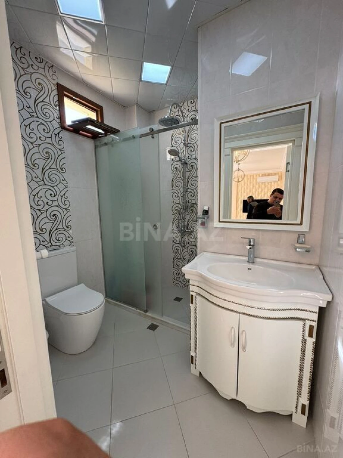 Satılır 5 otaqlı mənzil 234 m²