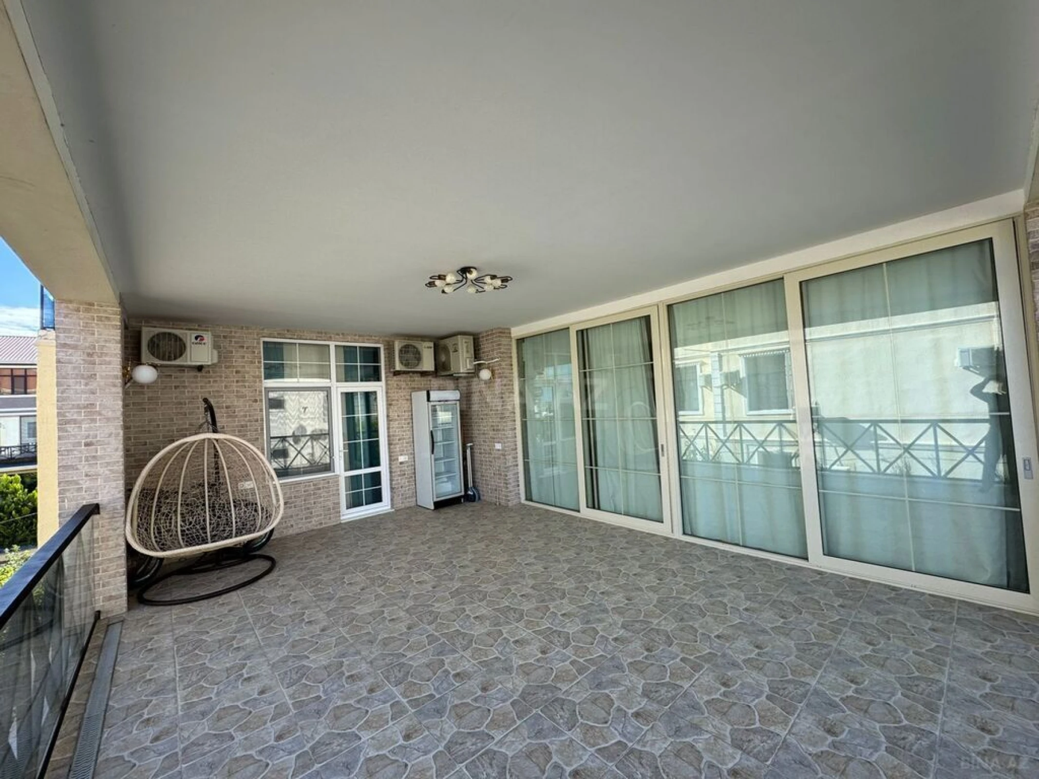 Satılır 5 otaqlı mənzil 234 m²