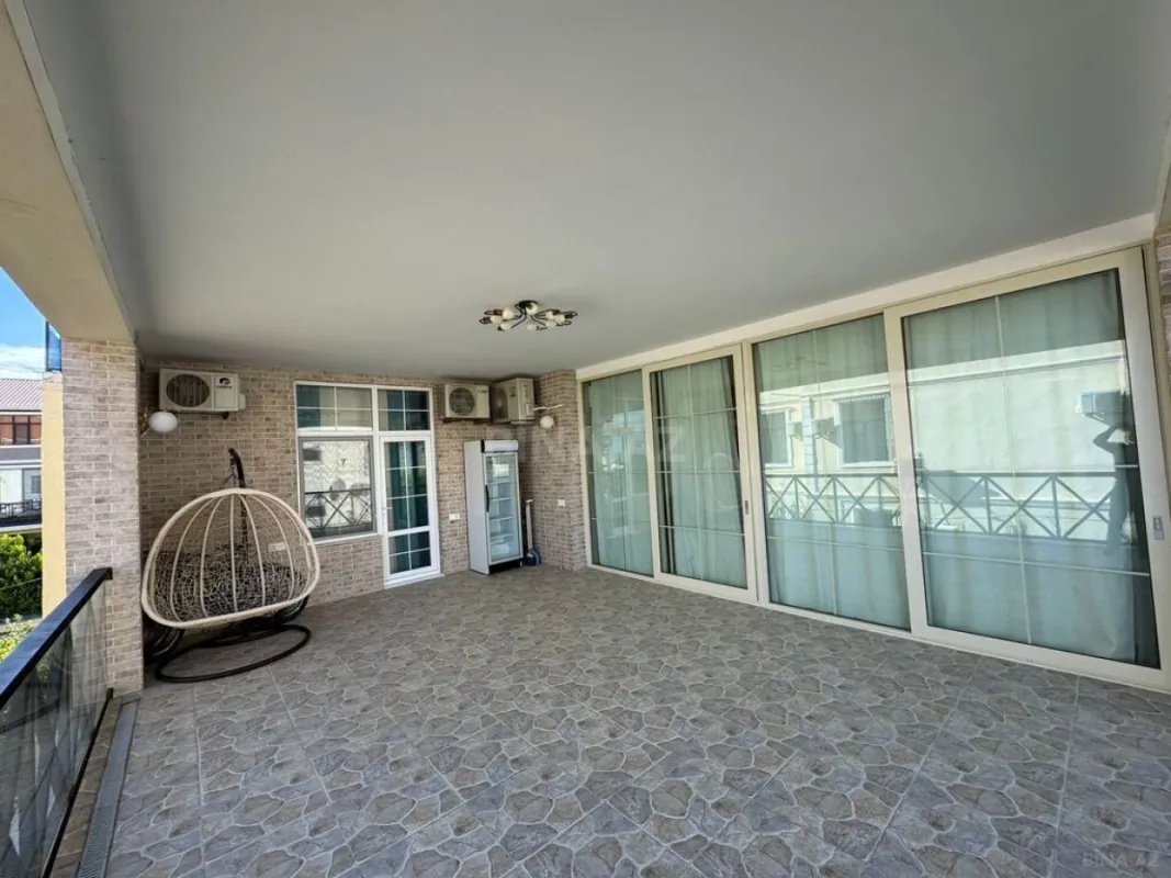 Satılır 5 otaqlı mənzil 234 m²