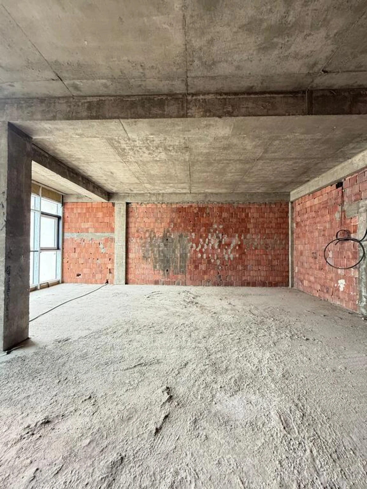 Satılır 2 otaqlı mənzil 85.6 m²