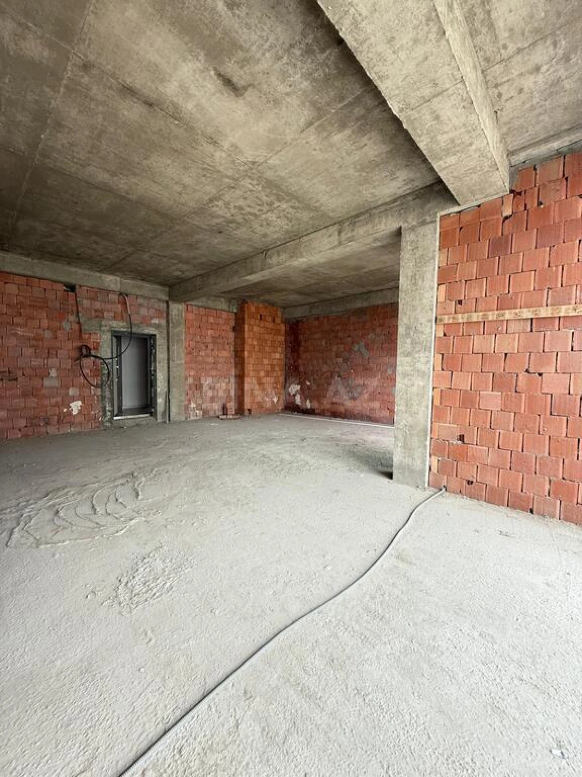 Satılır 2 otaqlı mənzil 85.6 m²