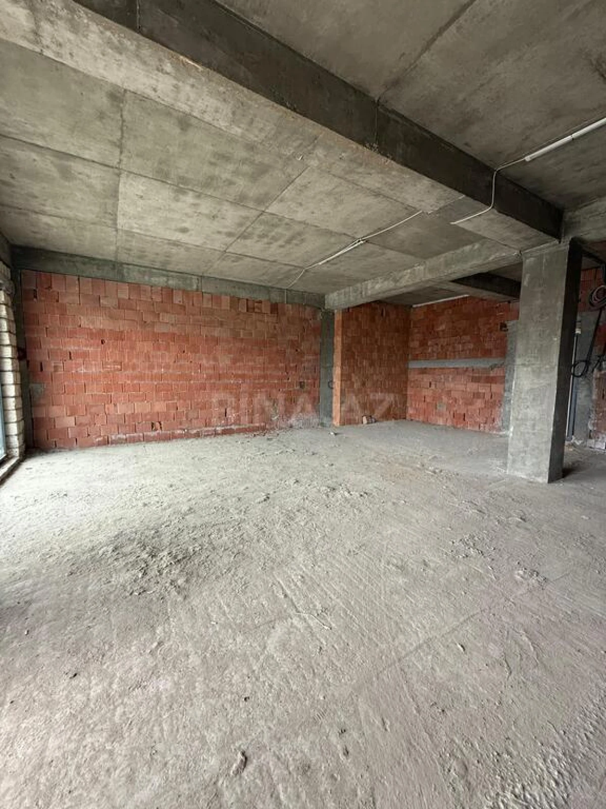 Satılır 1 otaqlı mənzil 58 m²