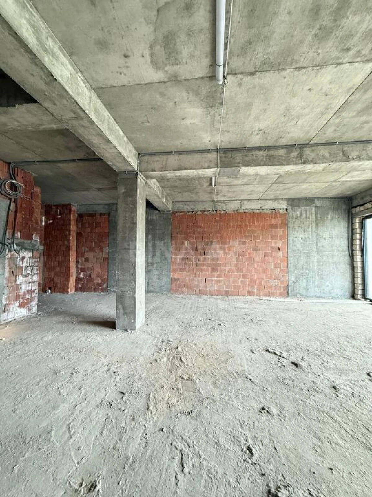 Satılır 1 otaqlı mənzil 58 m²