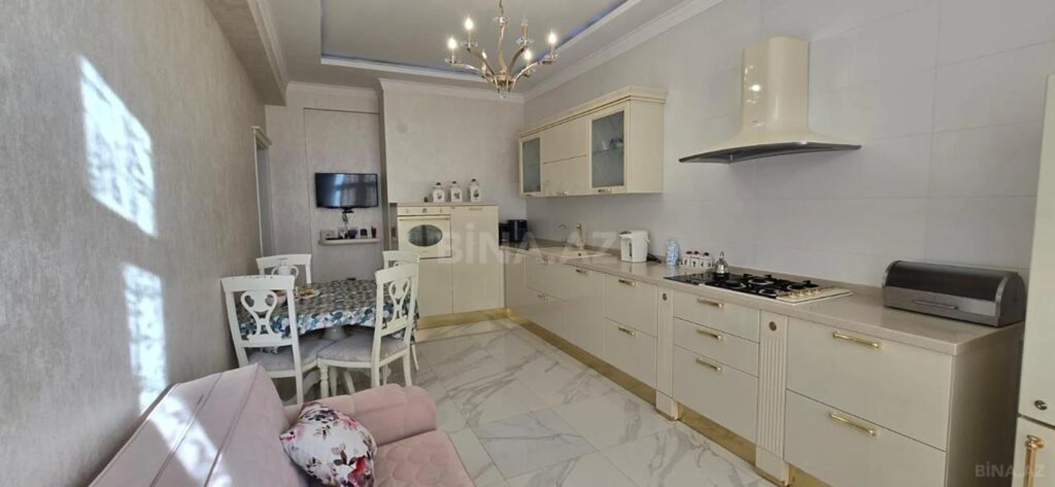 Satılır 3 otaqlı mənzil 137 m²
