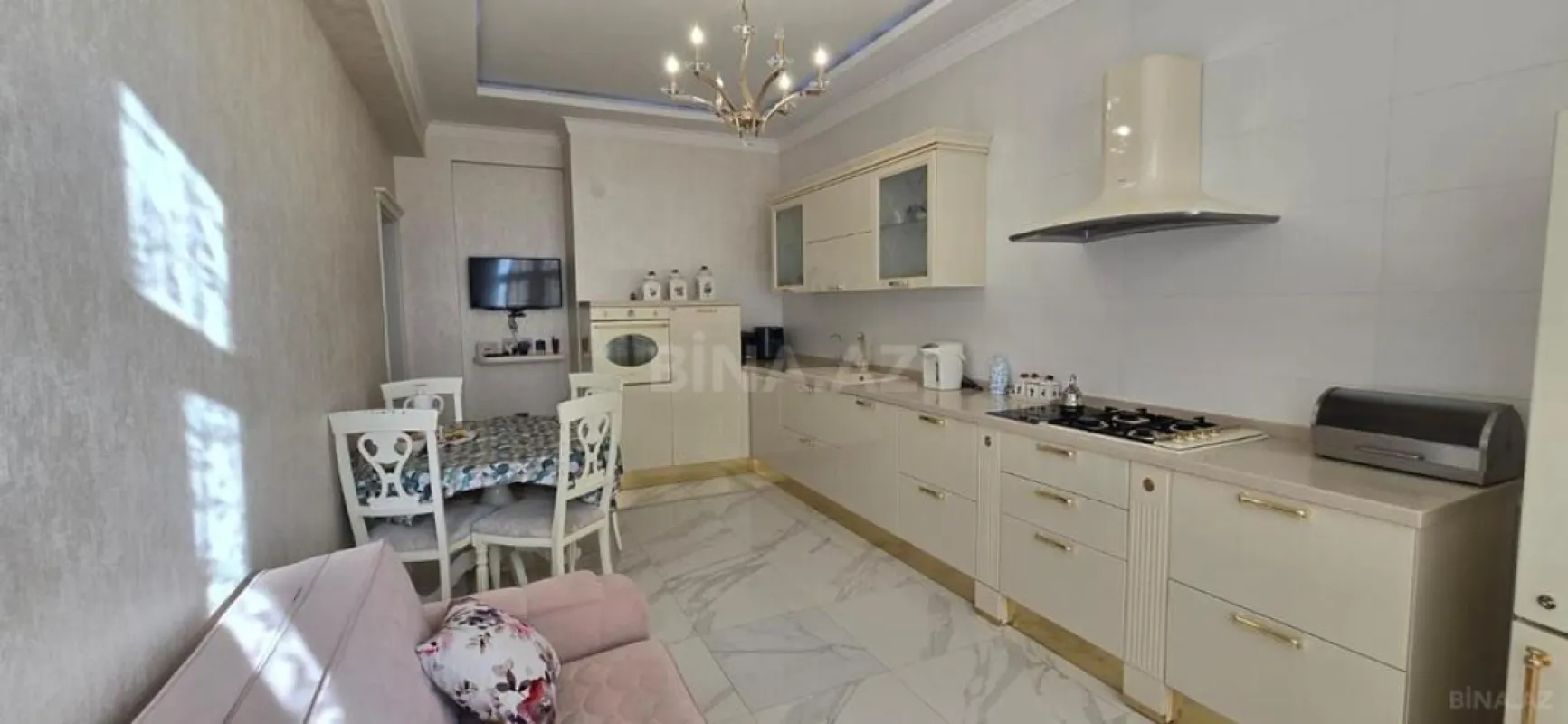 Satılır 3 otaqlı mənzil 137 m²