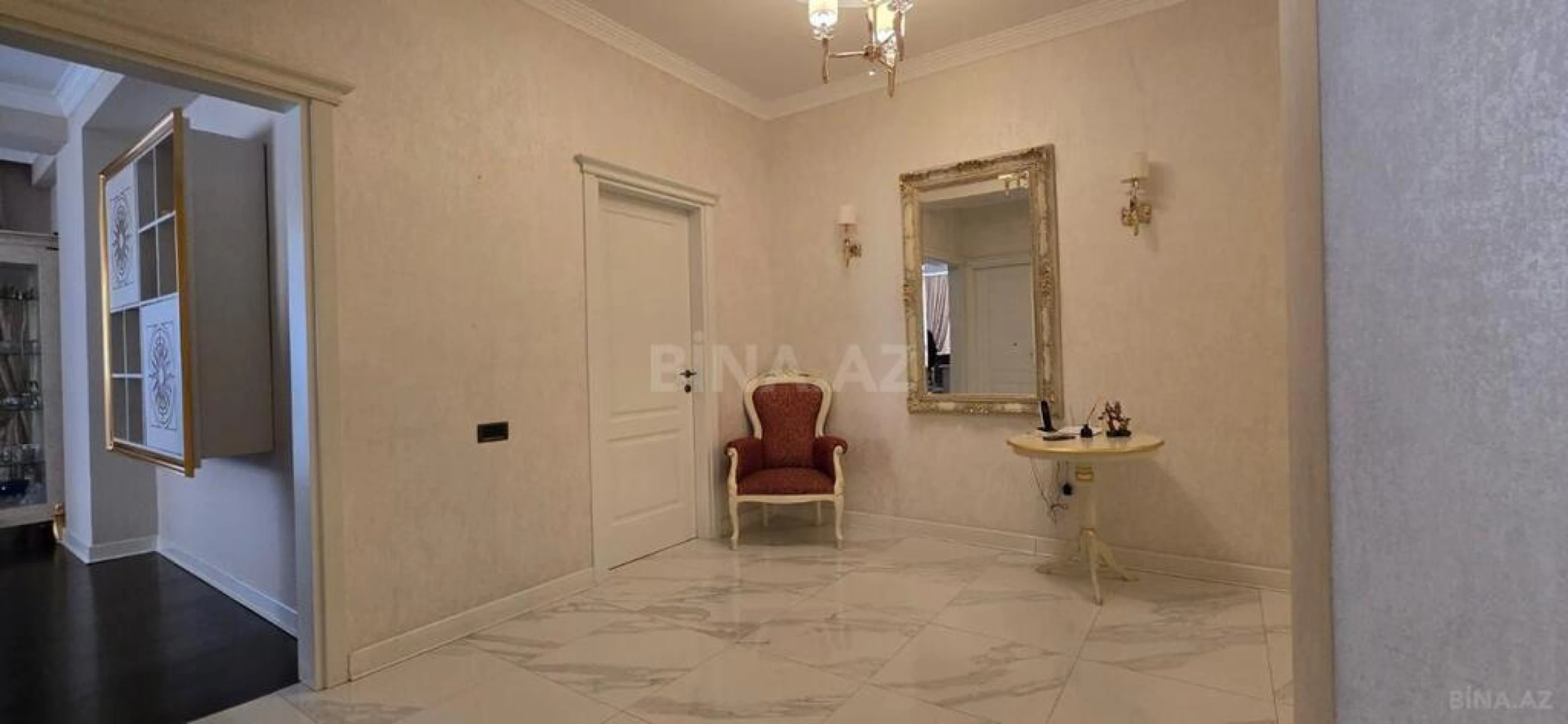 Satılır 3 otaqlı mənzil 137 m²