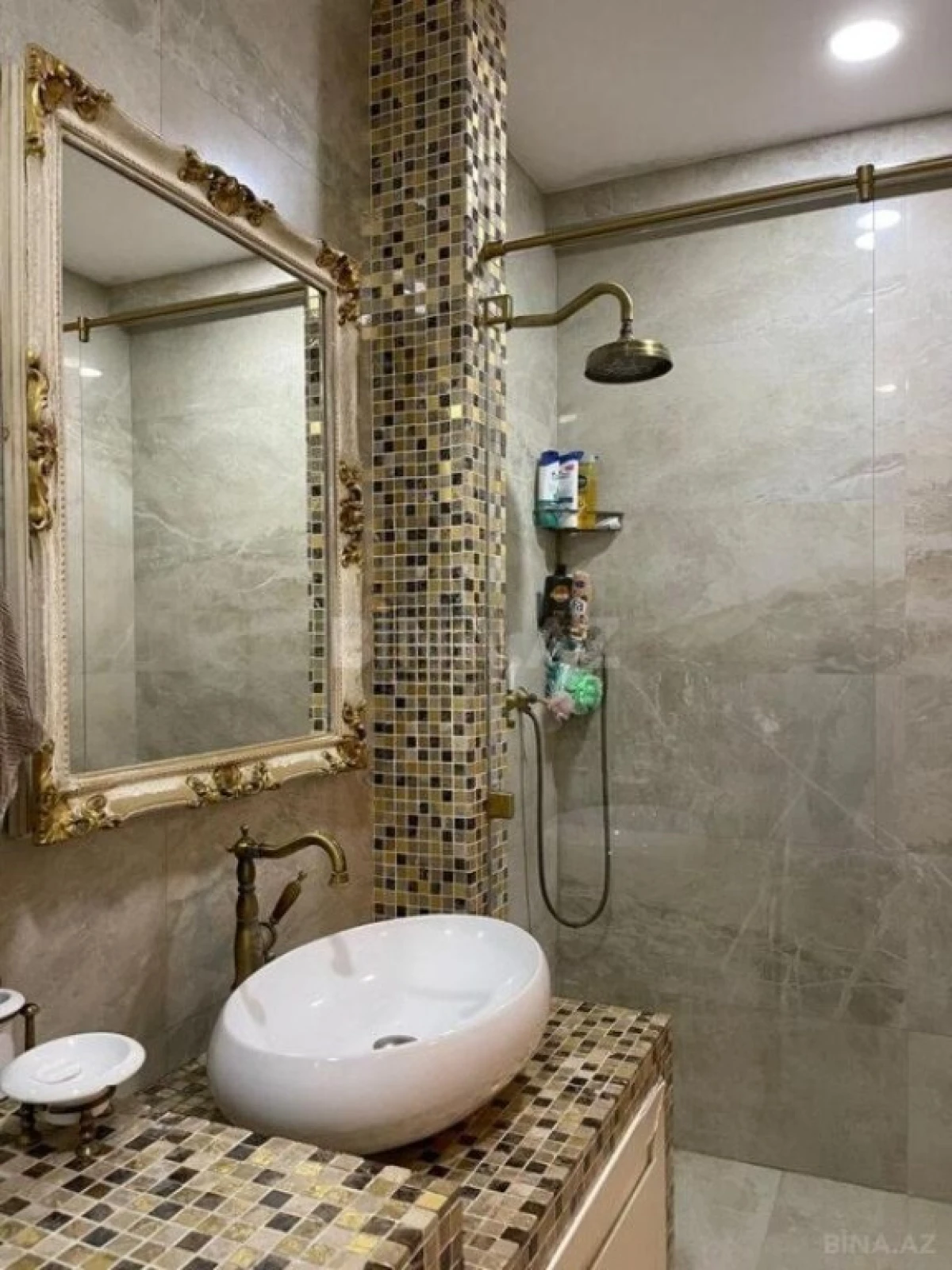 Satılır 3 otaqlı mənzil 137 m²