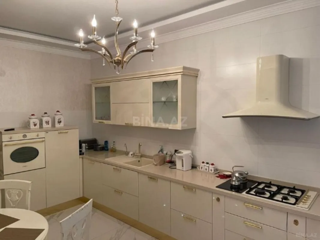 Satılır 3 otaqlı mənzil 137 m²