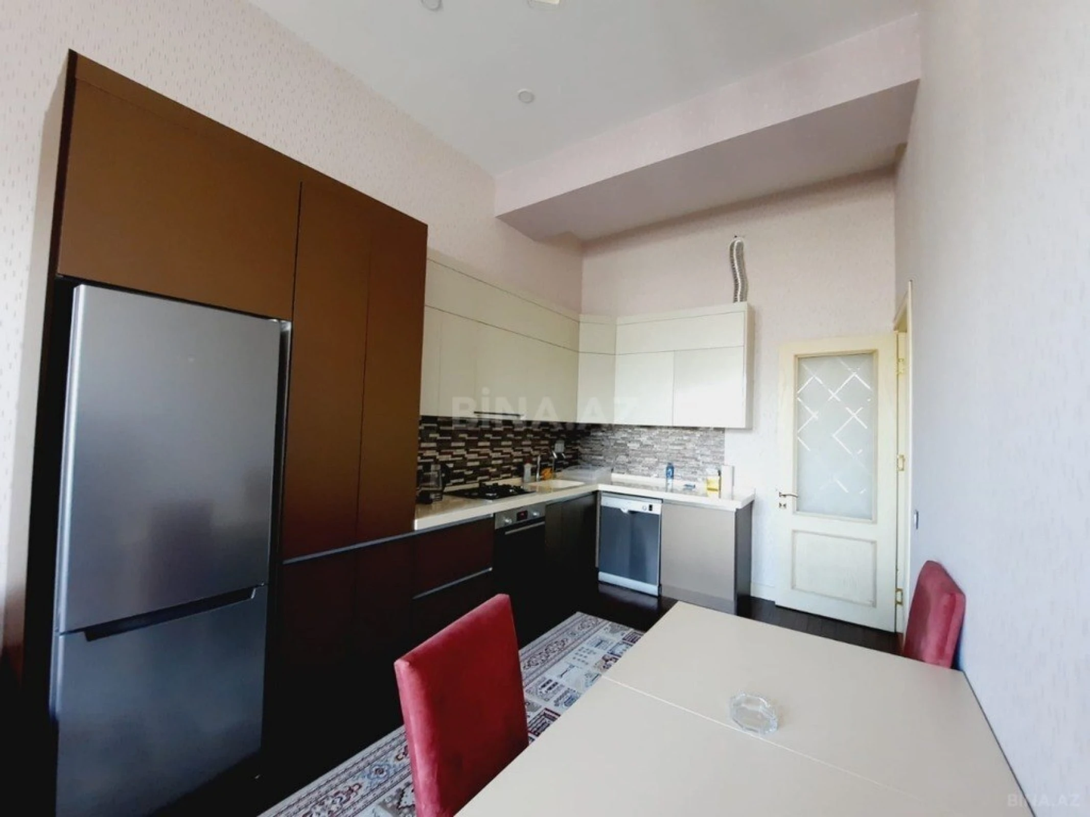 Kirayə verilir 6 otaqlı həyət evi 300 m²