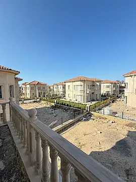 Satılır 6 otaqlı həyət evi 230 m²