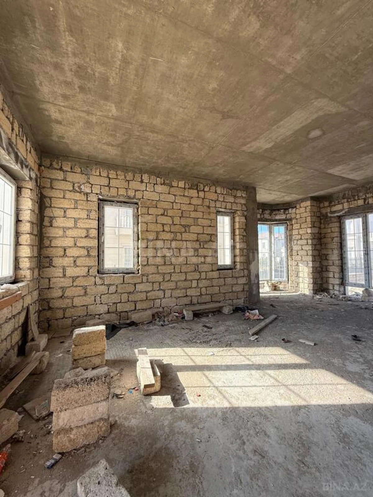 Satılır 6 otaqlı həyət evi 230 m²