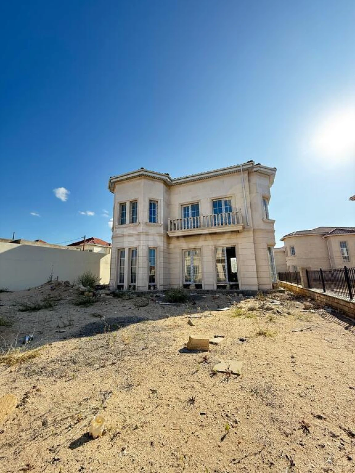 Satılır 6 otaqlı həyət evi 230 m²