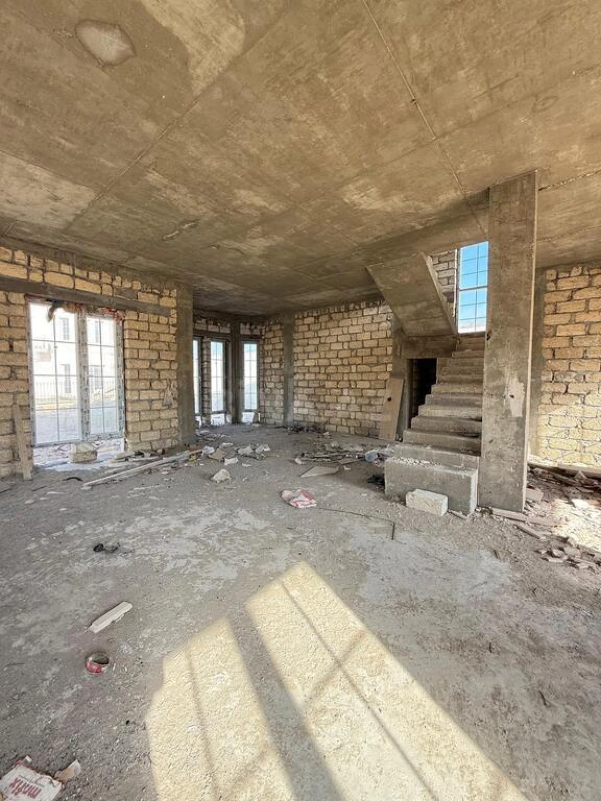 Satılır 6 otaqlı həyət evi 230 m²