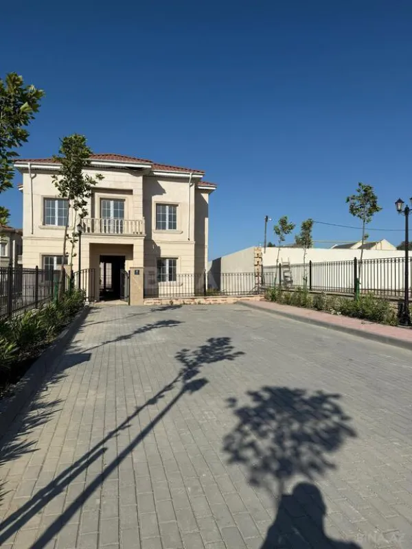 Satılır 6 otaqlı həyət evi 230 m²