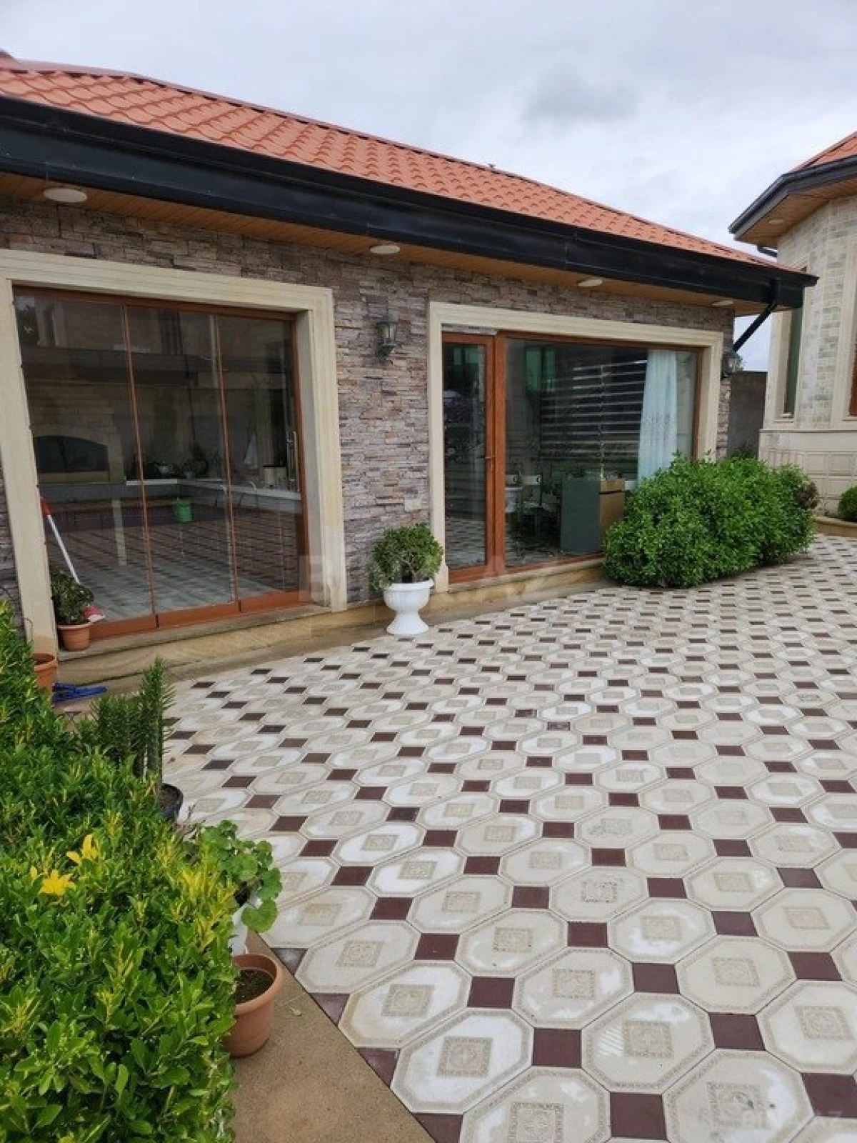 Kirayə verilir 3 otaqlı həyət evi 300 m²