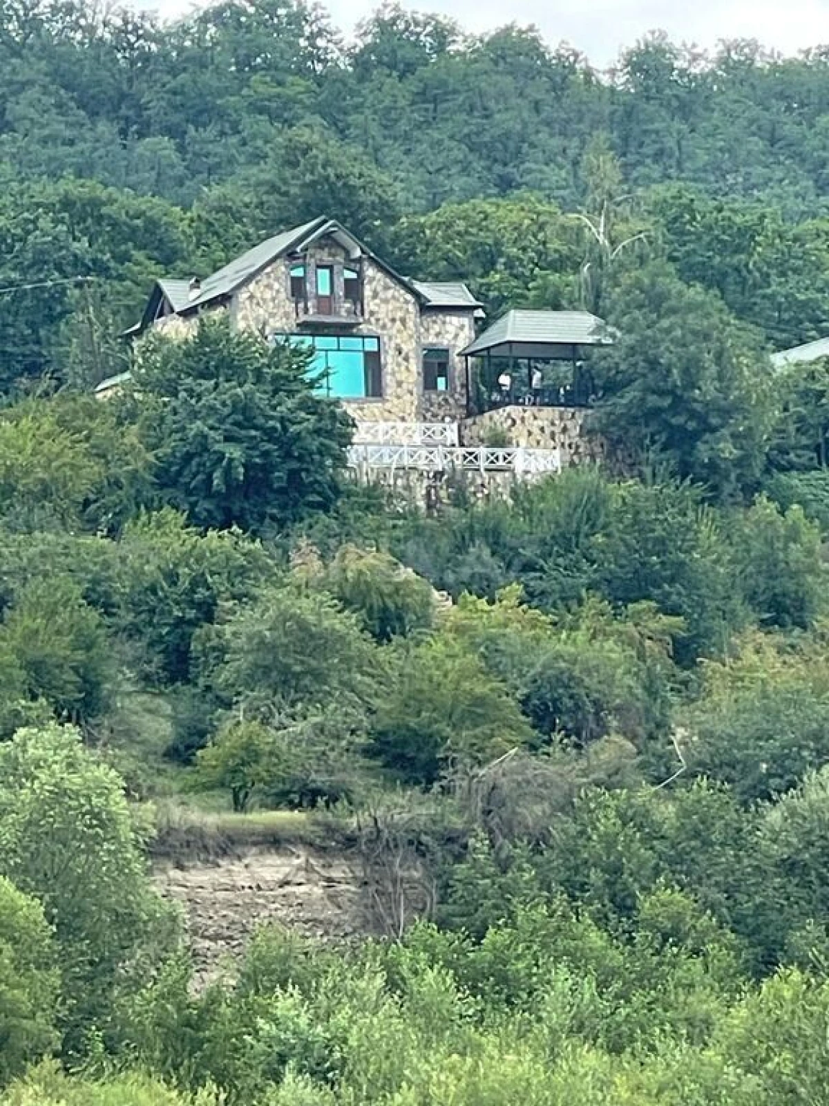 Satılır 4 otaqlı həyət evi 200 m²