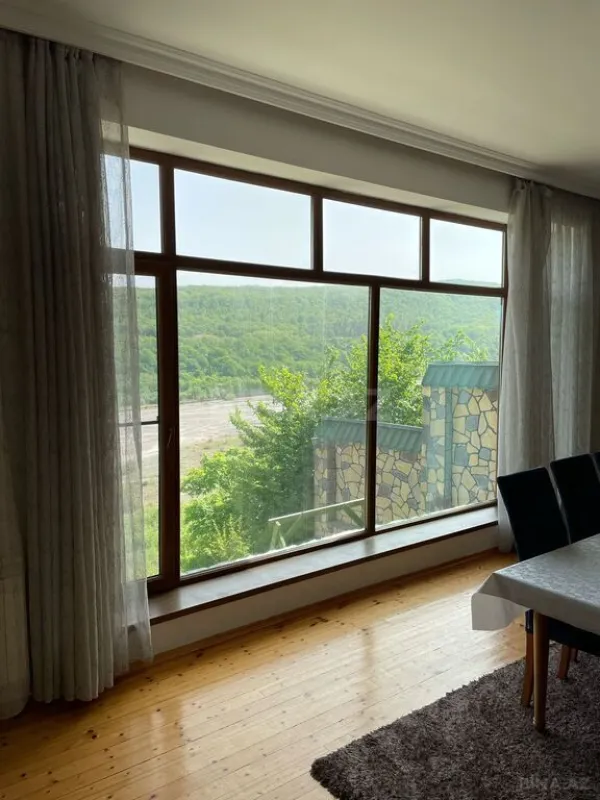 Satılır 4 otaqlı həyət evi 200 m²