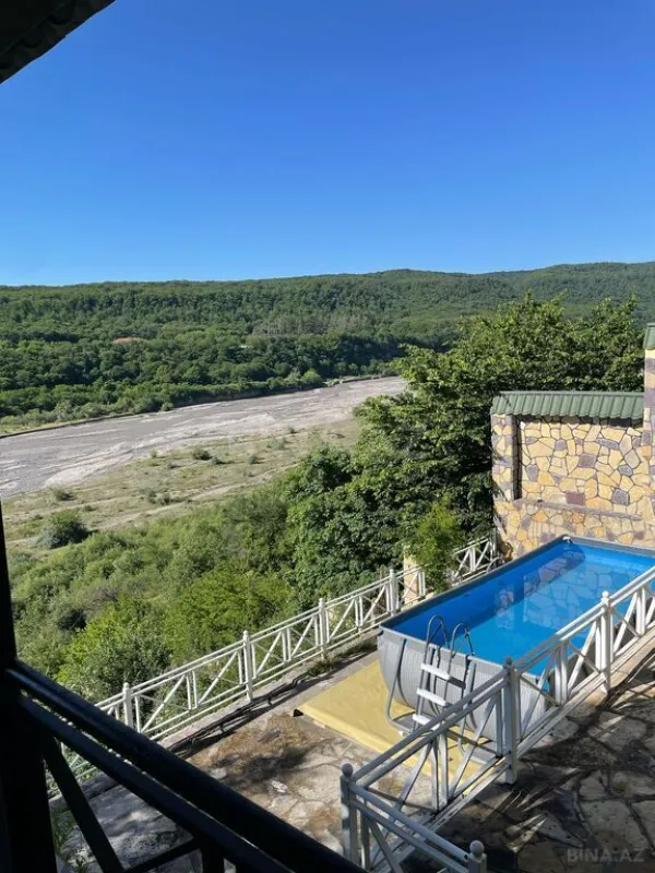 Satılır 4 otaqlı həyət evi 200 m²