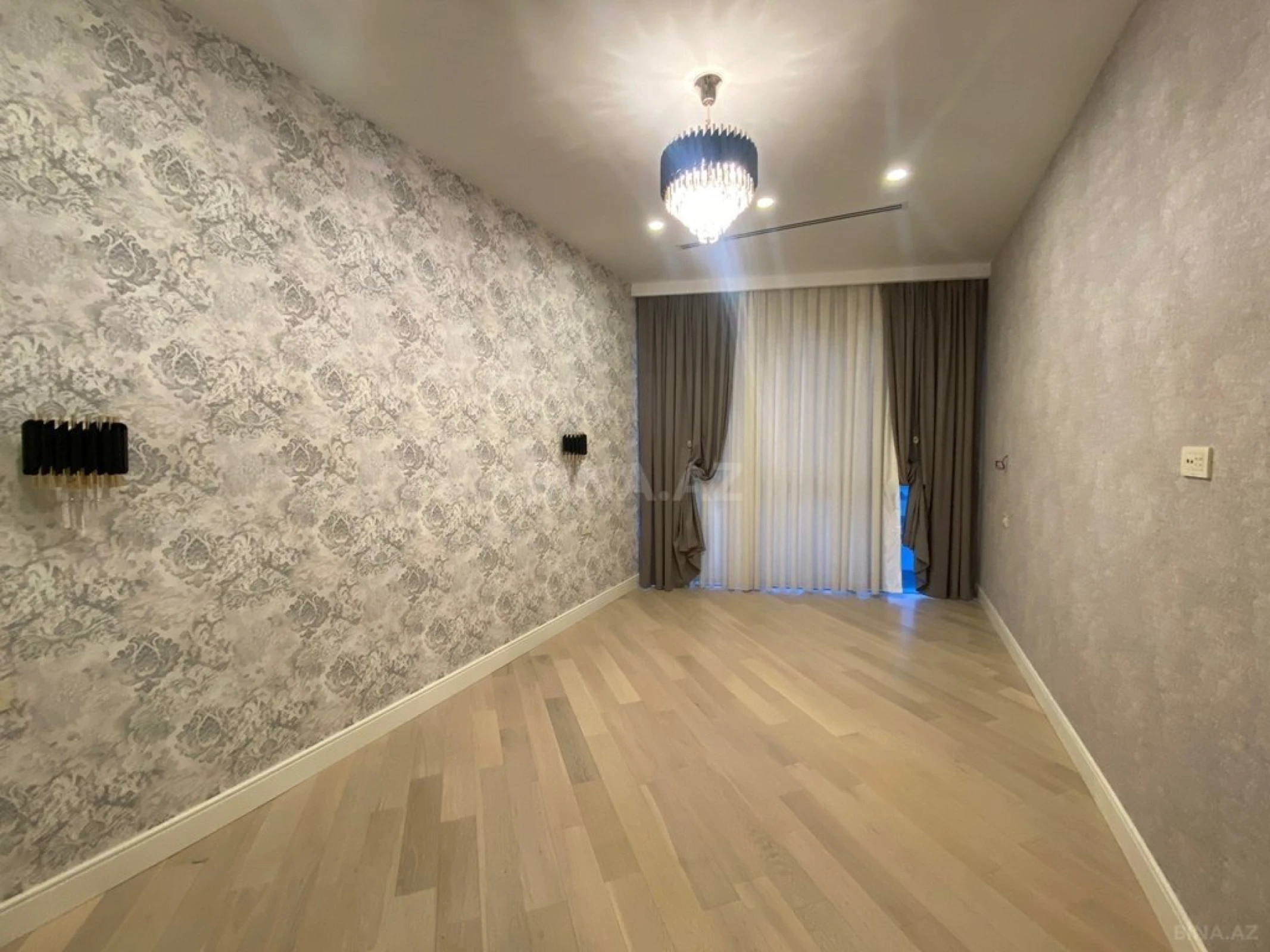 Satılır 3 otaqlı mənzil 159 m²
