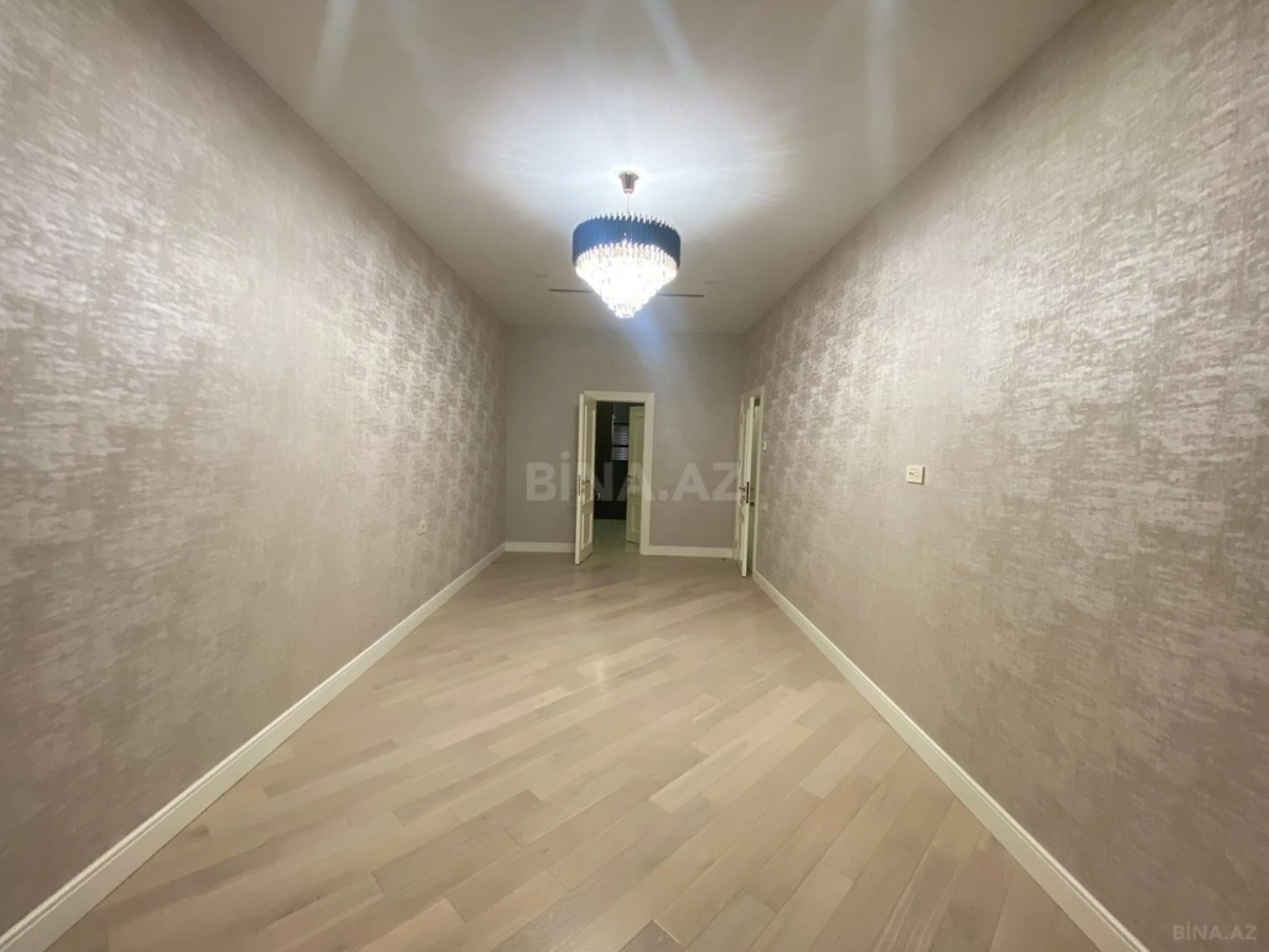 Satılır 3 otaqlı mənzil 159 m²