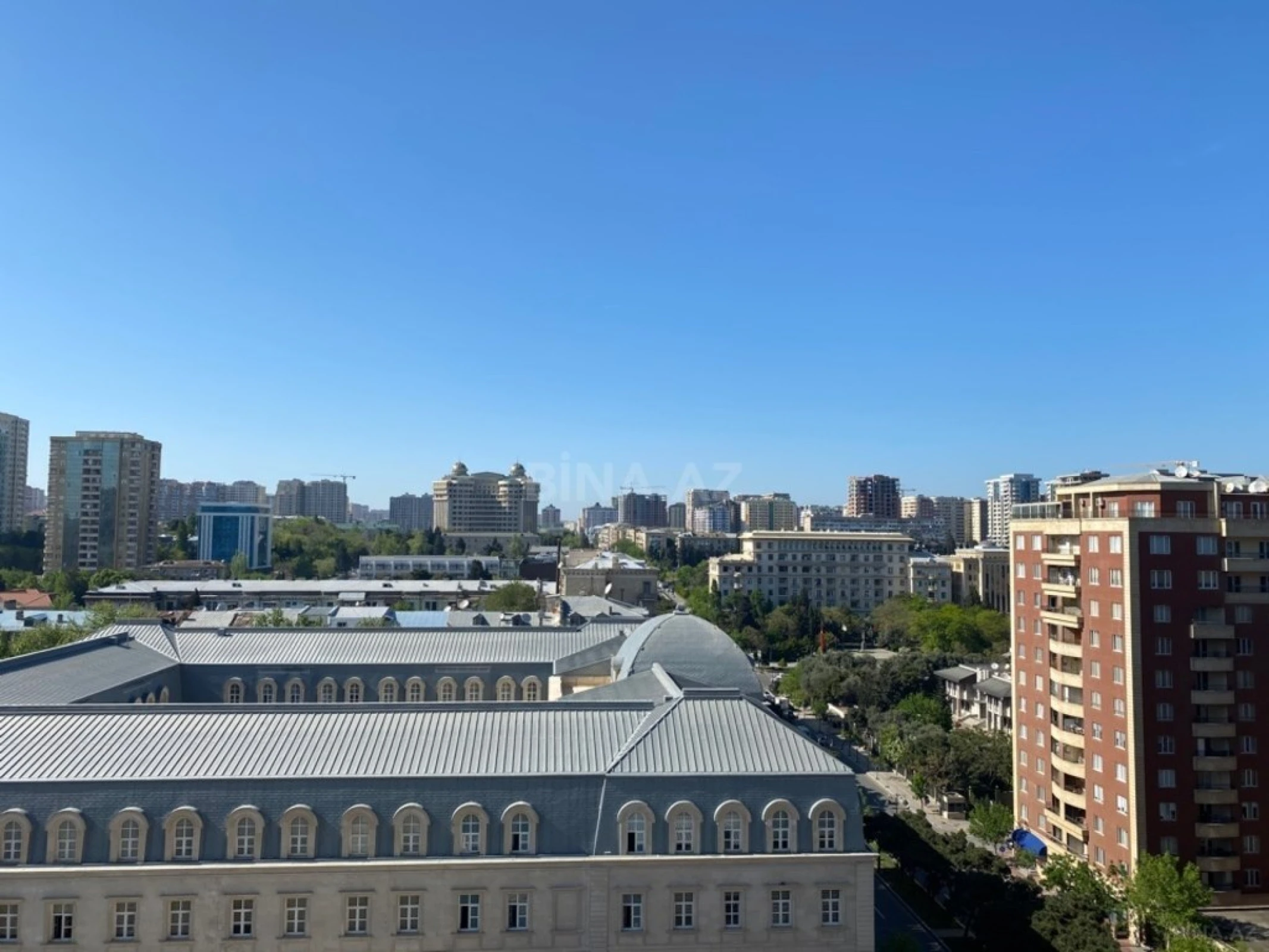 Satılır 3 otaqlı mənzil 159 m²