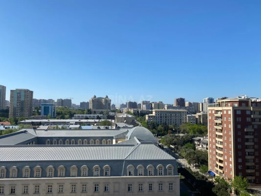 Satılır 3 otaqlı mənzil 159 m²