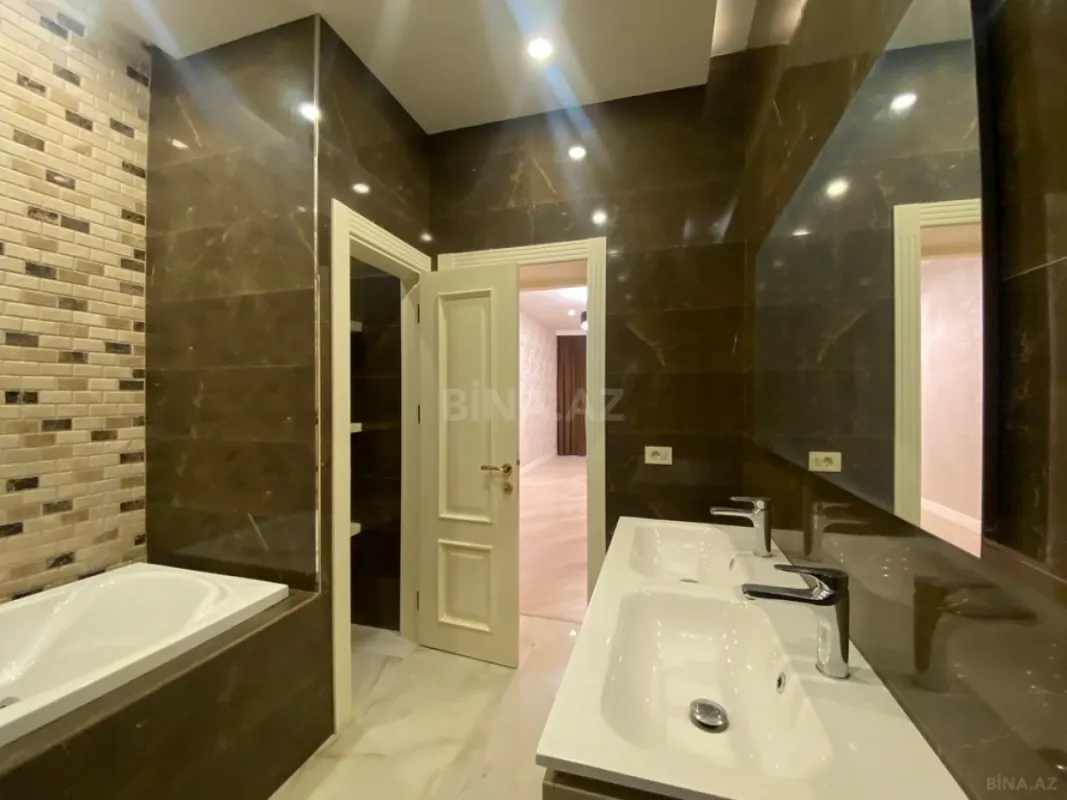 Satılır 3 otaqlı mənzil 159 m²