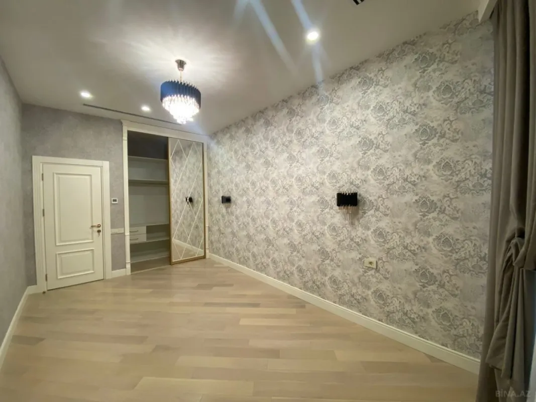 Satılır 3 otaqlı mənzil 159 m²