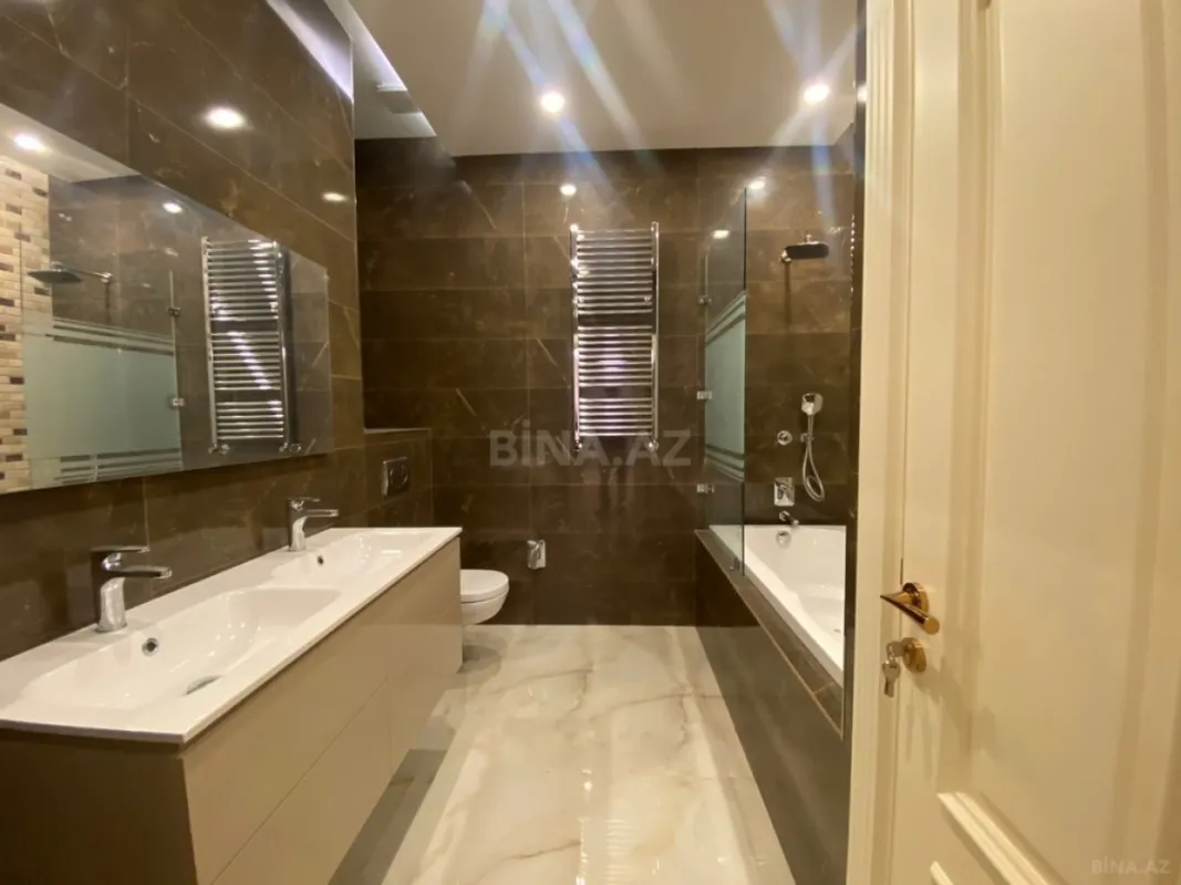 Satılır 3 otaqlı mənzil 159 m²