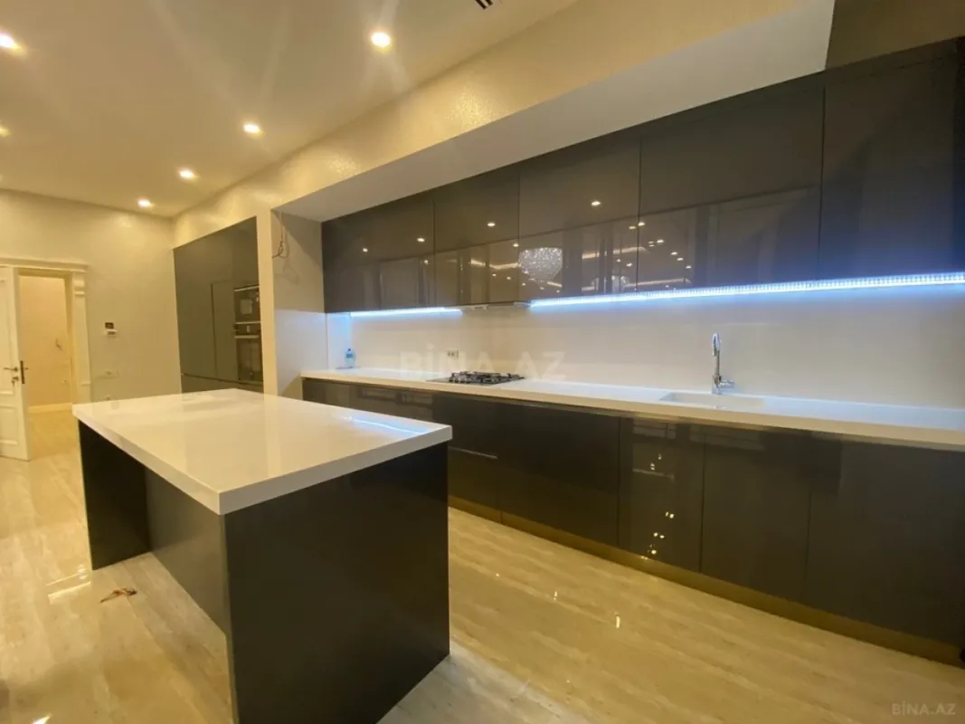 Satılır 3 otaqlı mənzil 159 m²