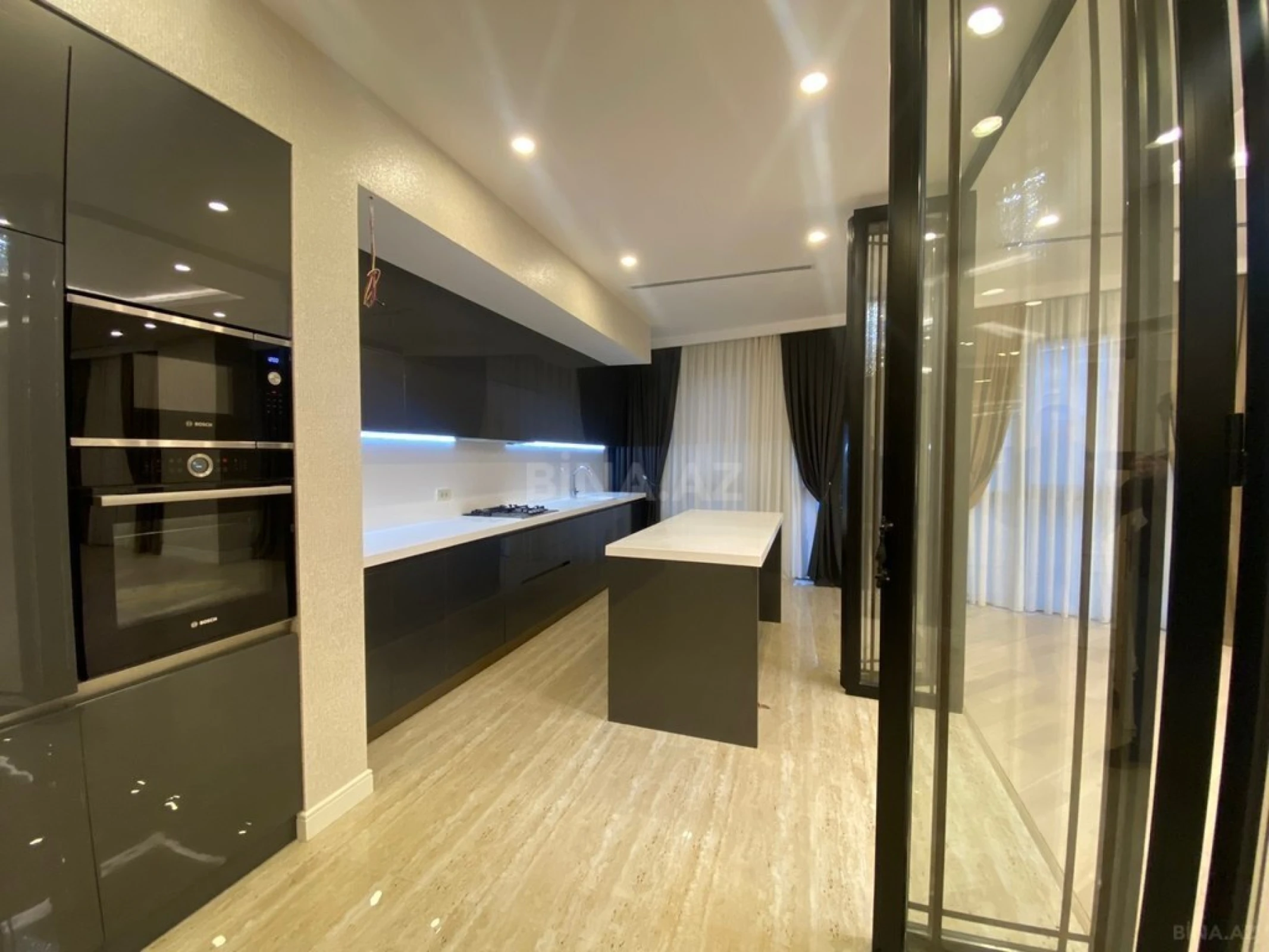 Satılır 3 otaqlı mənzil 159 m²