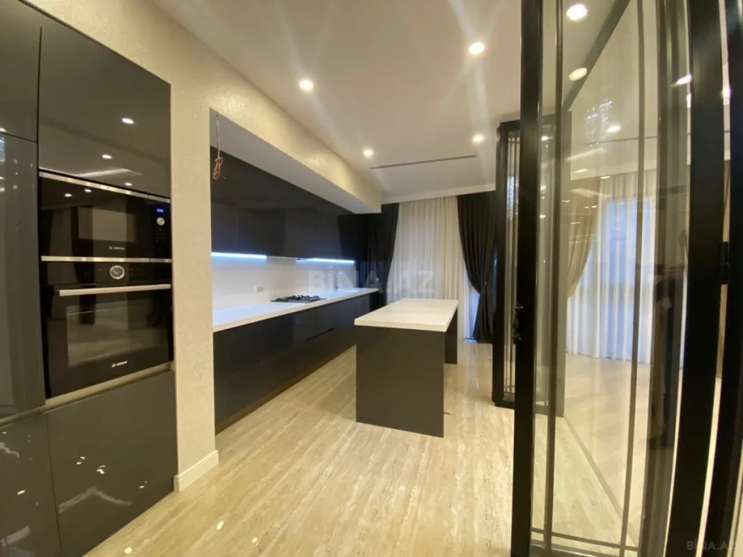 Satılır 3 otaqlı mənzil 159 m²