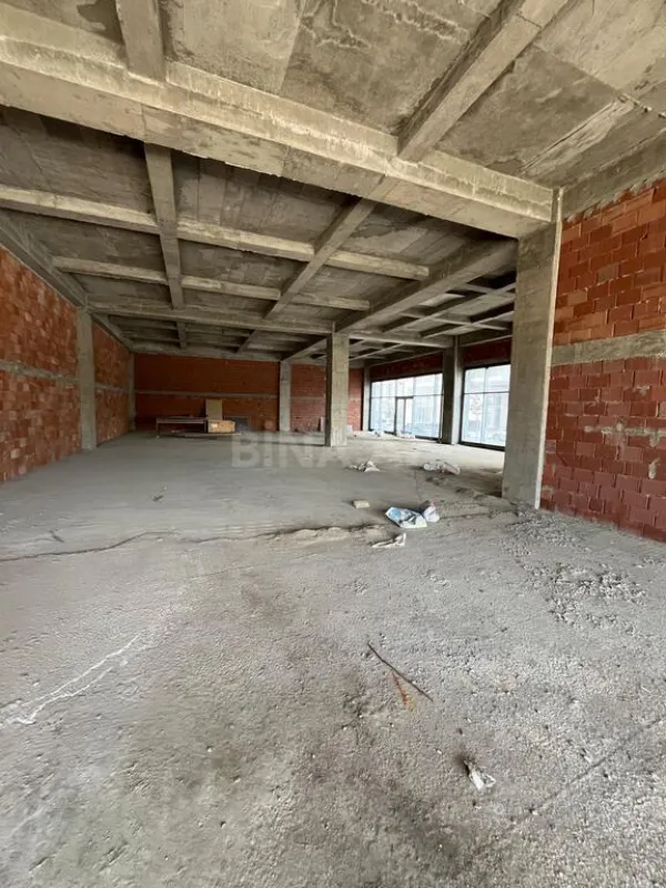 Satılır obyekt 385 m²