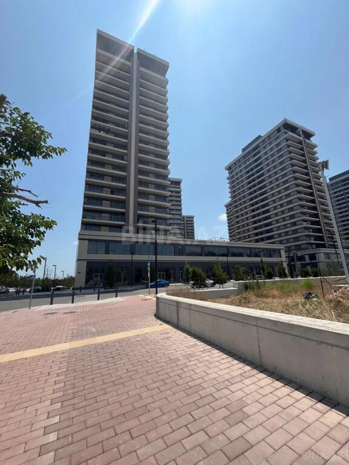 Satılır obyekt 385 m²