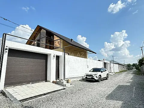 Satılır 6 otaqlı həyət evi 200 m²