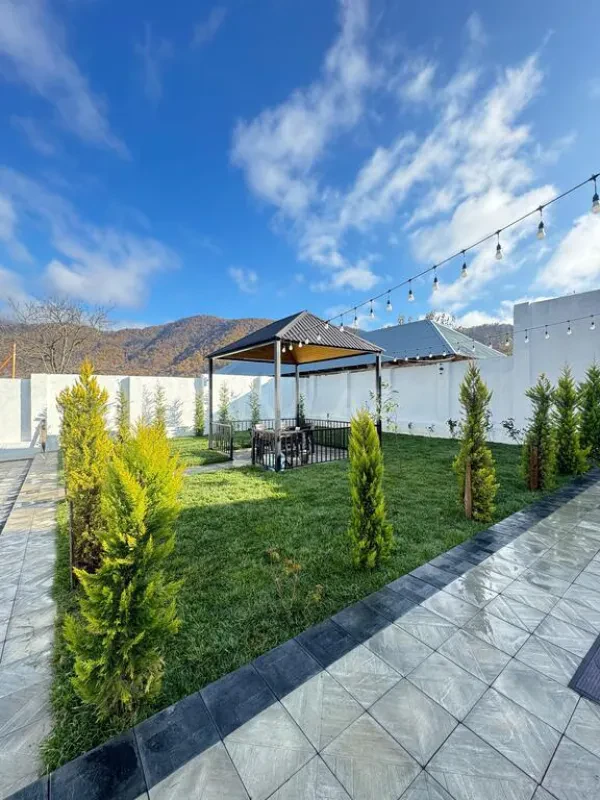 Satılır 6 otaqlı həyət evi 200 m²