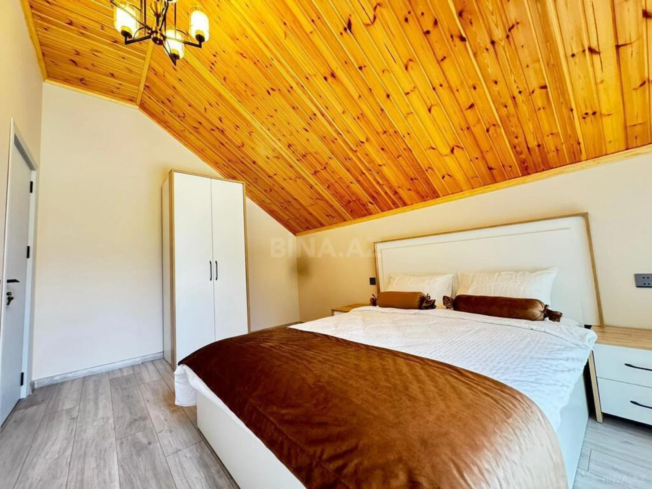 Satılır 6 otaqlı həyət evi 200 m²
