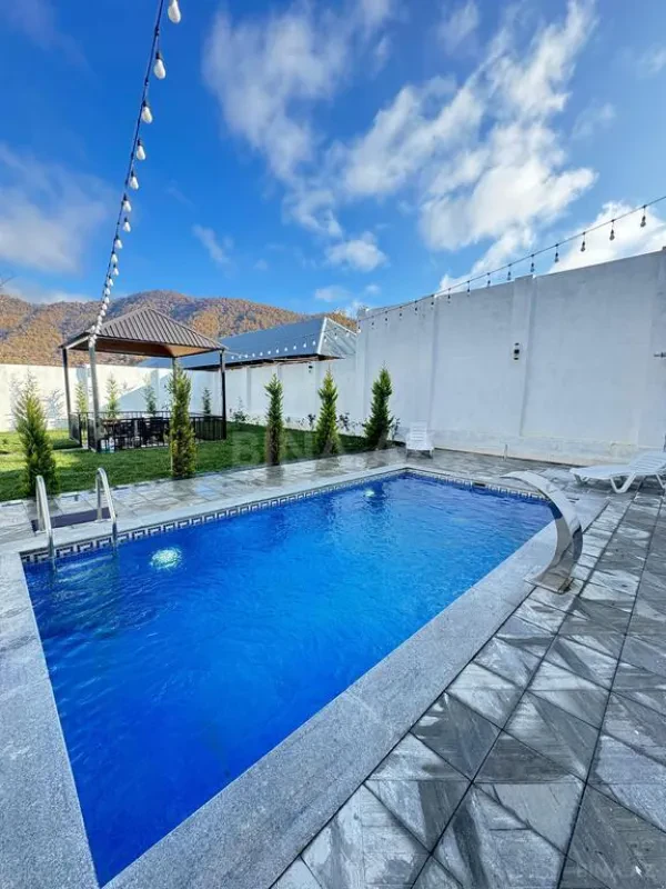 Satılır 6 otaqlı həyət evi 200 m²