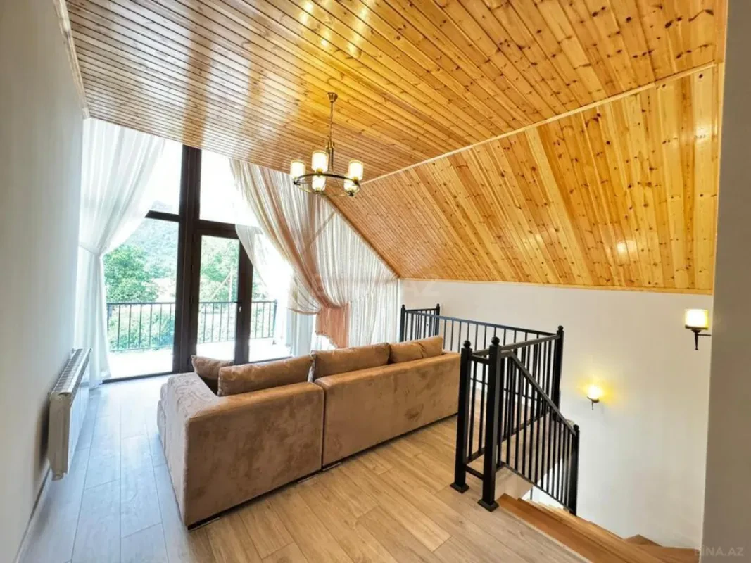 Satılır 6 otaqlı həyət evi 200 m²
