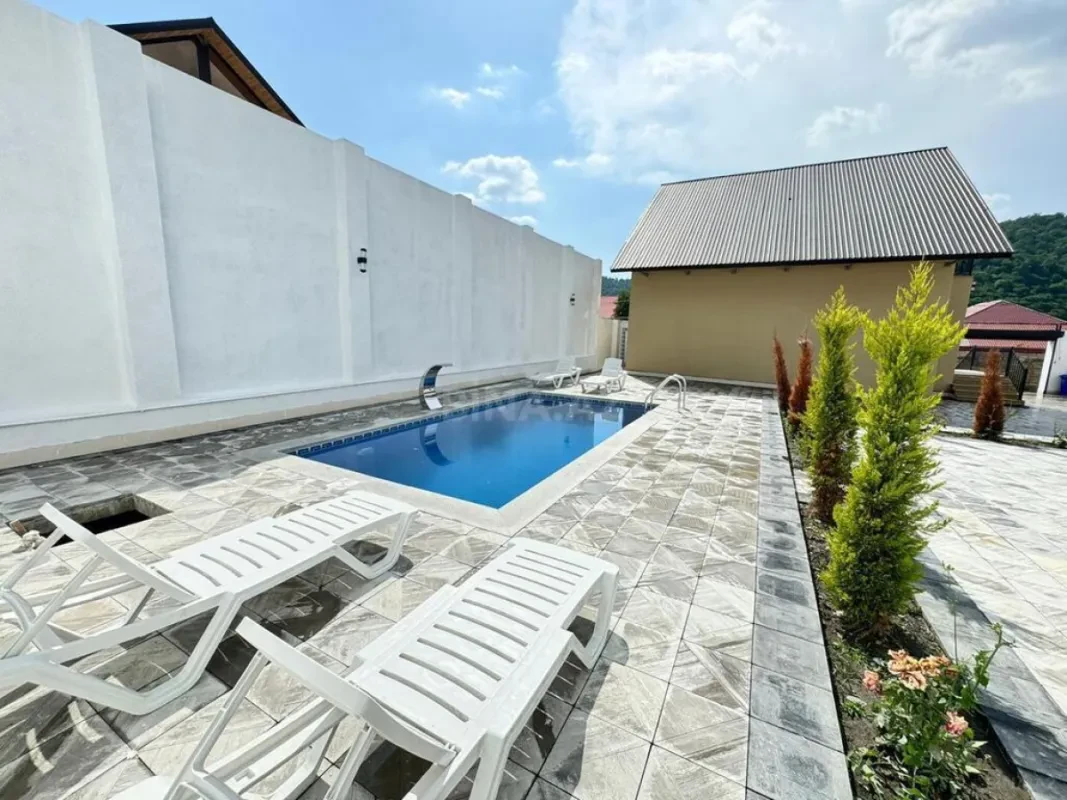 Satılır 6 otaqlı həyət evi 200 m²