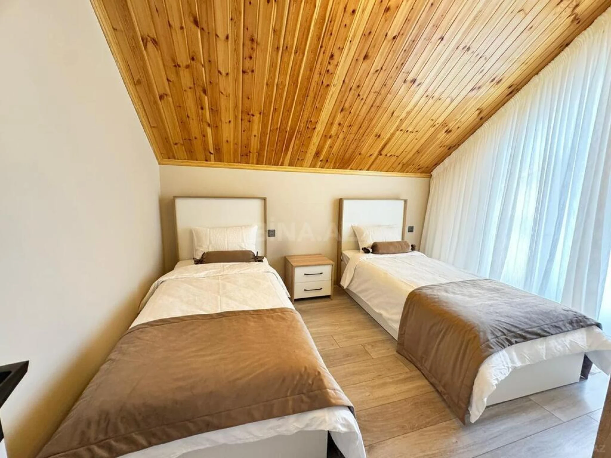 Satılır 6 otaqlı həyət evi 200 m²