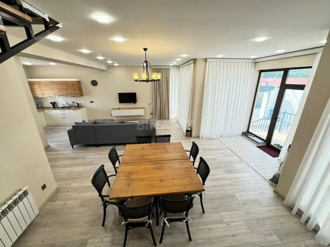 Satılır 6 otaqlı həyət evi 200 m²