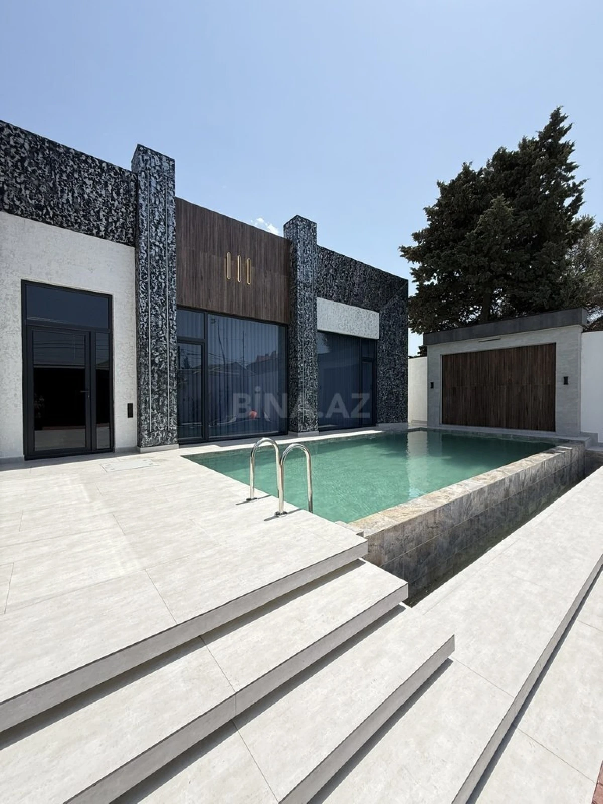 Satılır 5 otaqlı həyət evi 220 m²