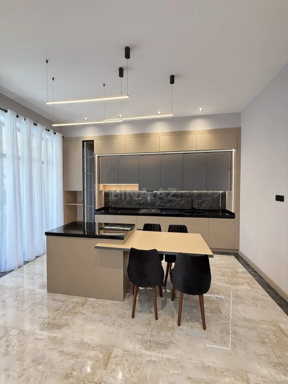 Satılır 5 otaqlı həyət evi 220 m²