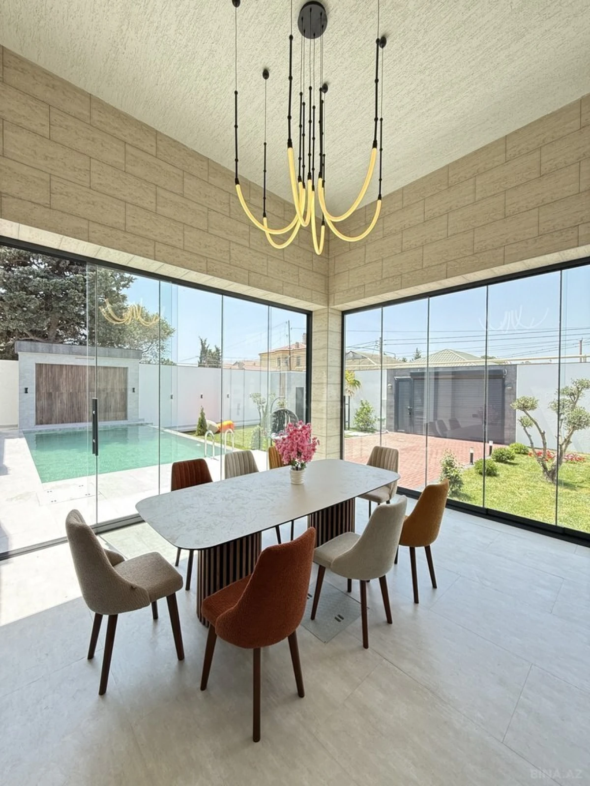 Satılır 5 otaqlı həyət evi 220 m²