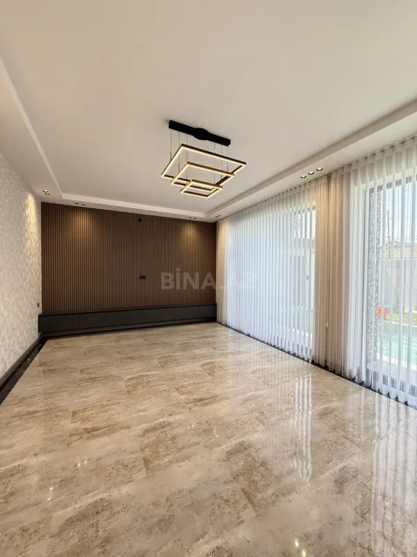 Satılır 5 otaqlı həyət evi 220 m²