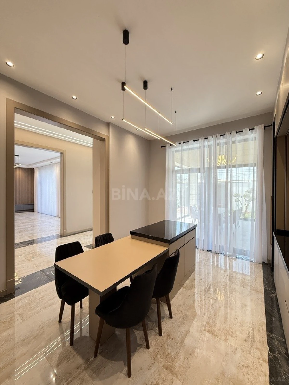 Satılır 5 otaqlı həyət evi 220 m²