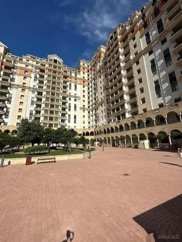 Satılır 3 otaqlı mənzil 175 m²